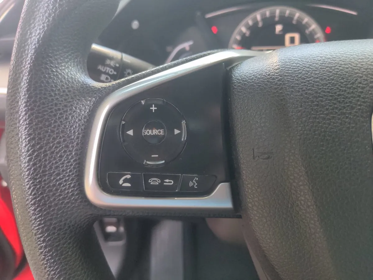 2016 Honda Civic LX thumbnail 18