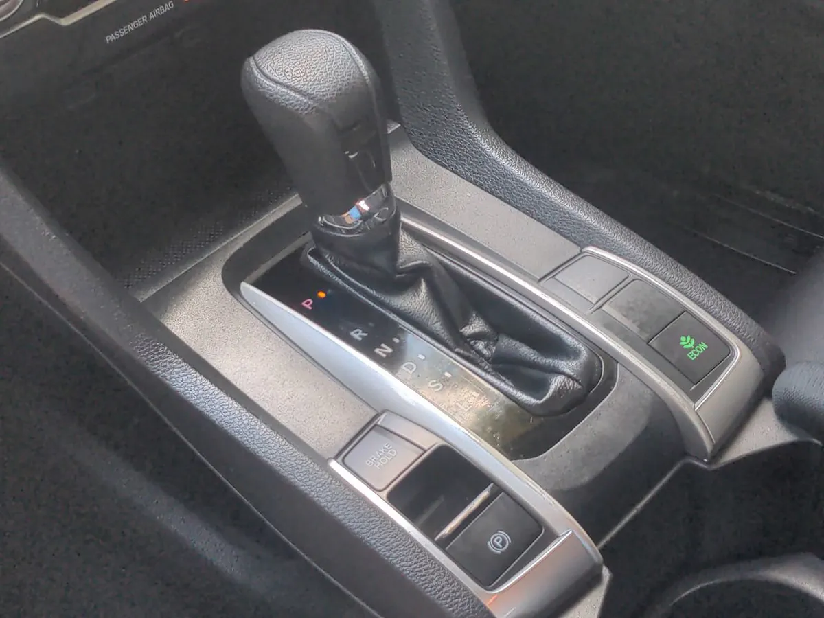 2016 Honda Civic LX thumbnail 24