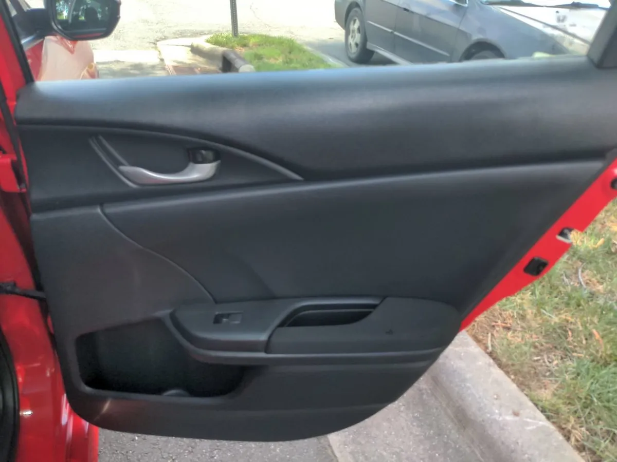 2016 Honda Civic LX thumbnail 40