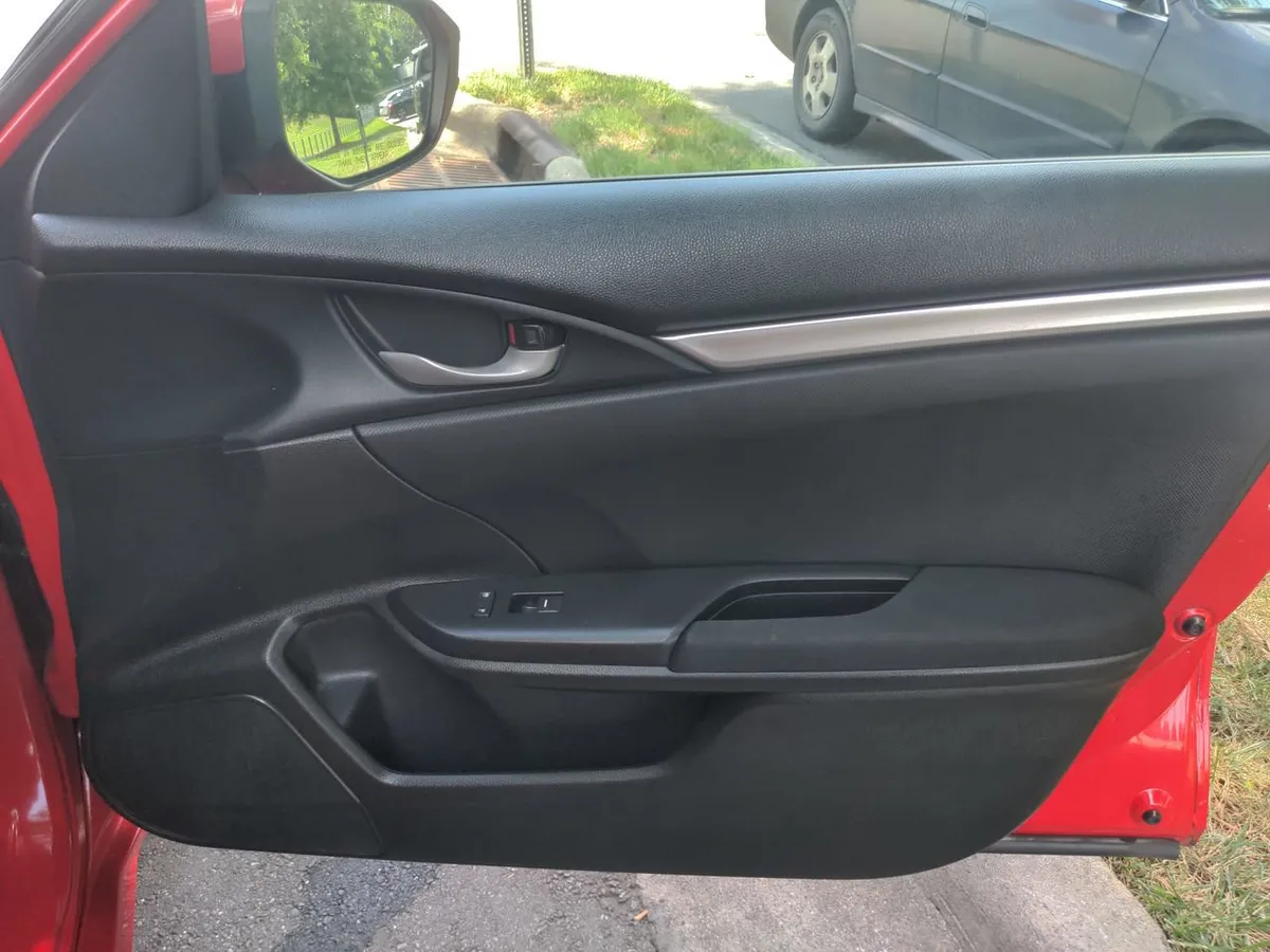 2016 Honda Civic LX thumbnail 41