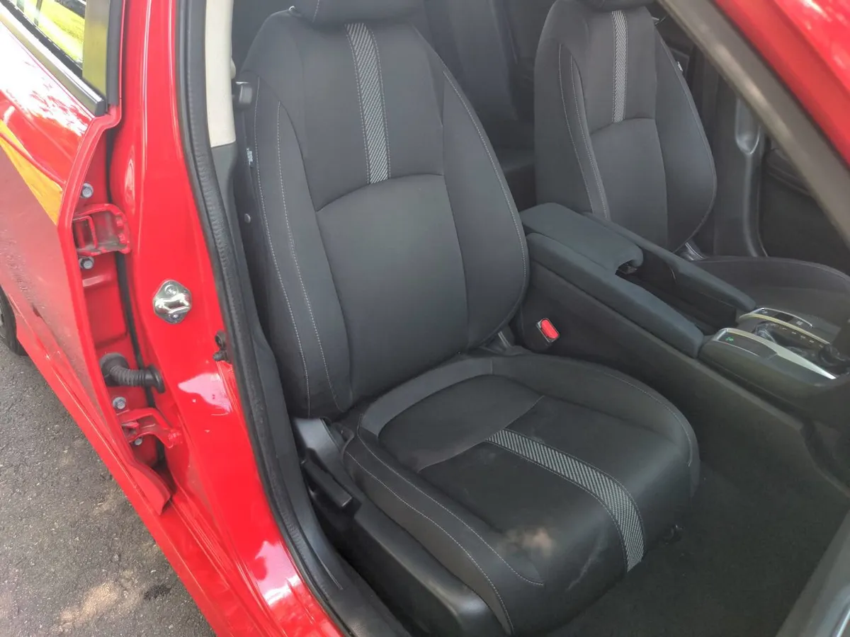 2016 Honda Civic LX thumbnail 42