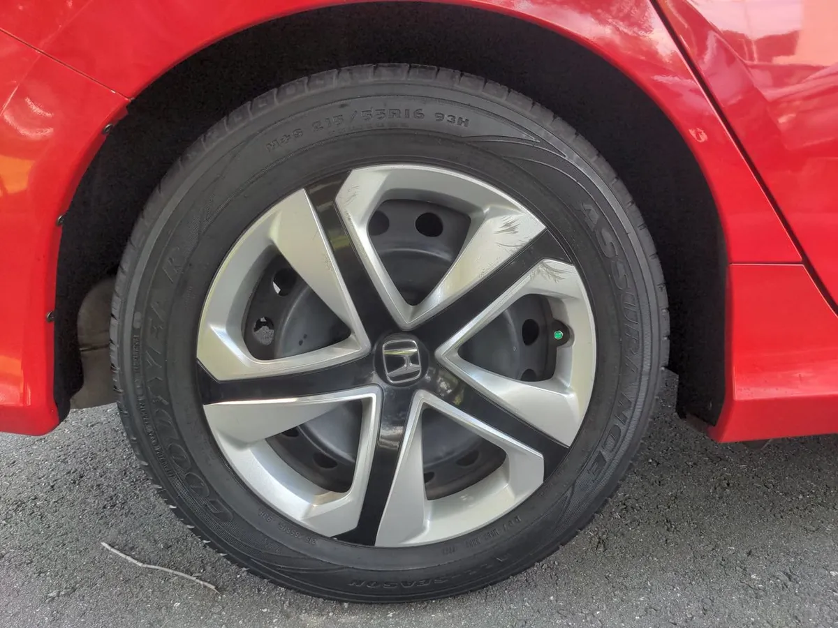 2016 Honda Civic LX thumbnail 44