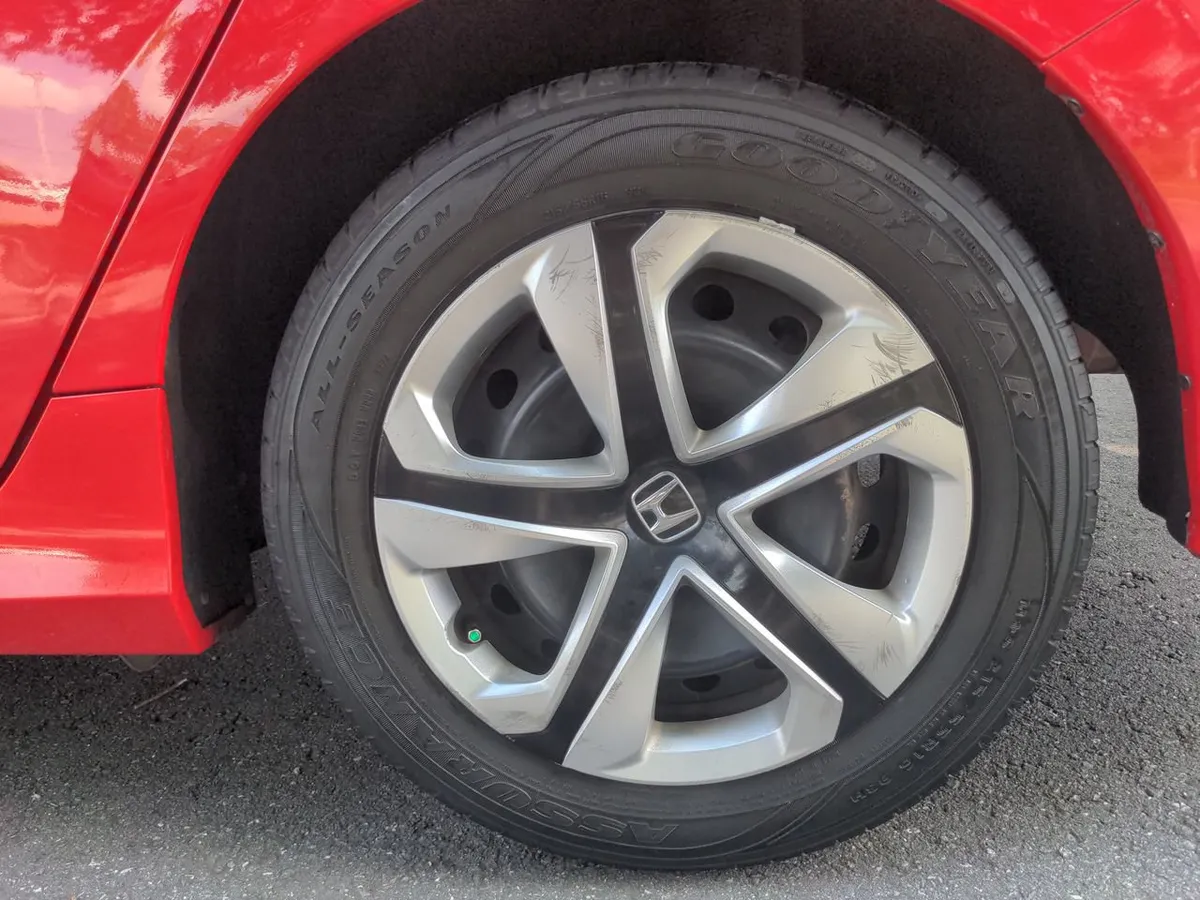 2016 Honda Civic LX thumbnail 47