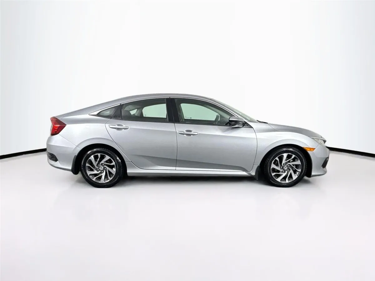 2016 Honda Civic Sedan EX thumbnail 9