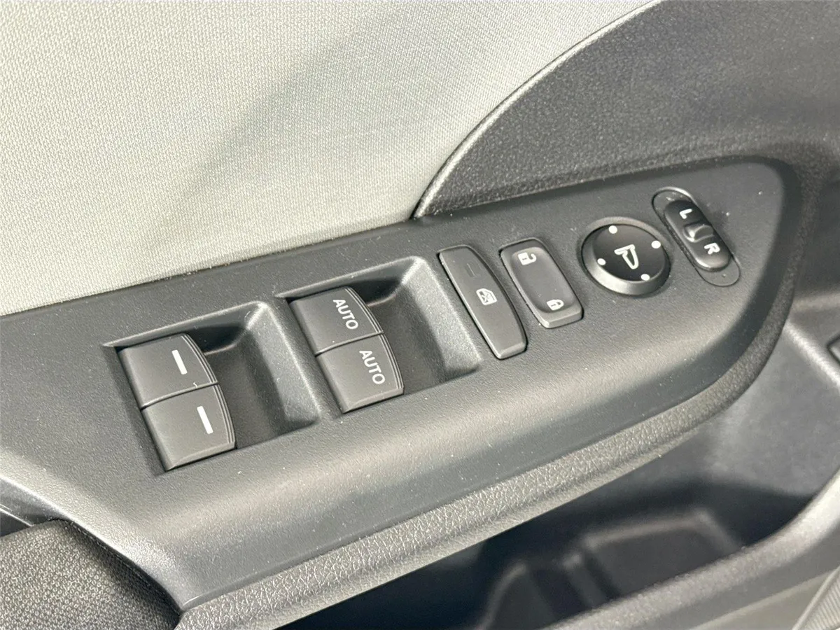 2016 Honda Civic Sedan EX-T thumbnail 27
