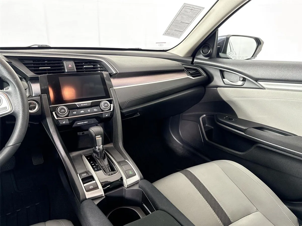 2016 Honda Civic Sedan EX-T thumbnail 31
