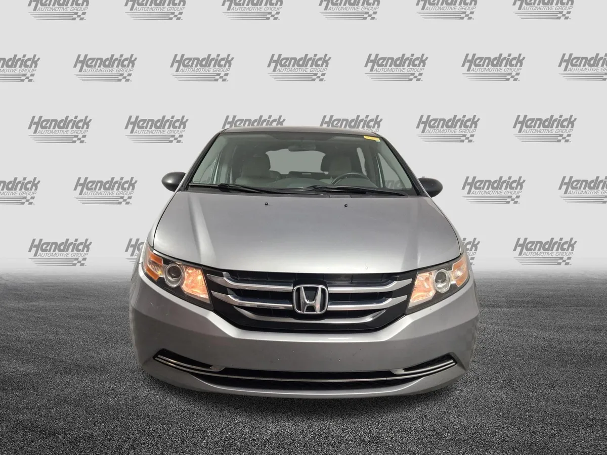 2016 Honda Odyssey LX thumbnail 2