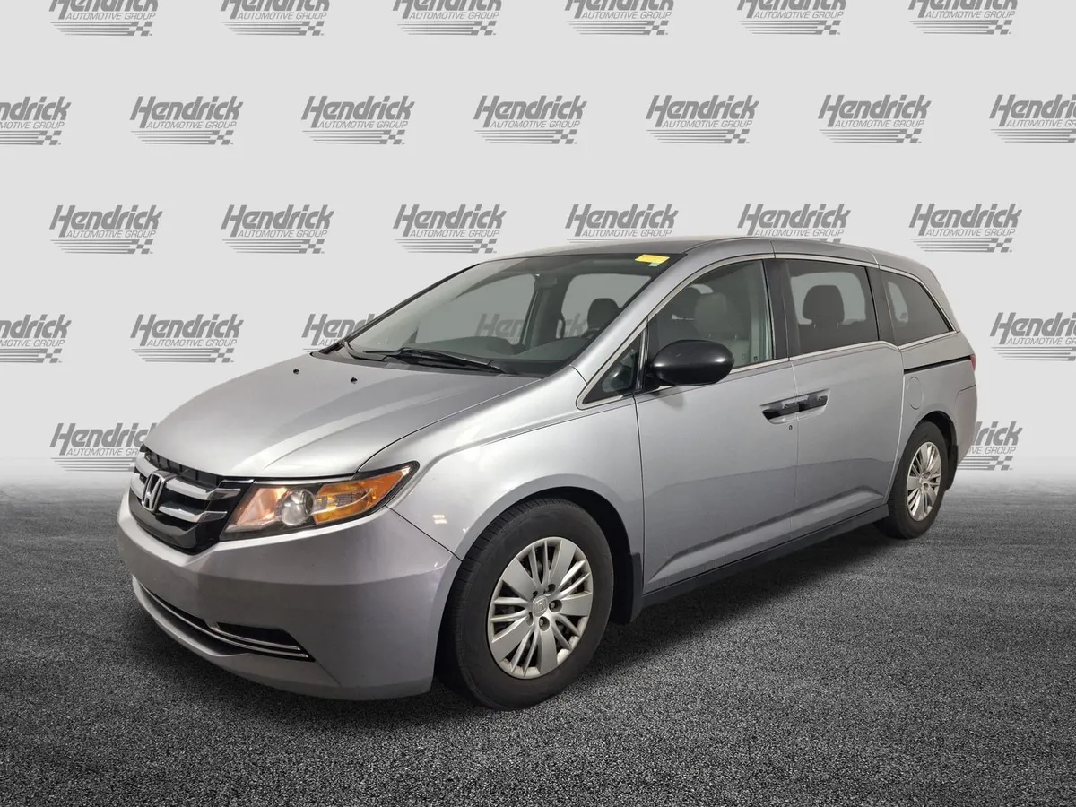 2016 Honda Odyssey LX thumbnail 4