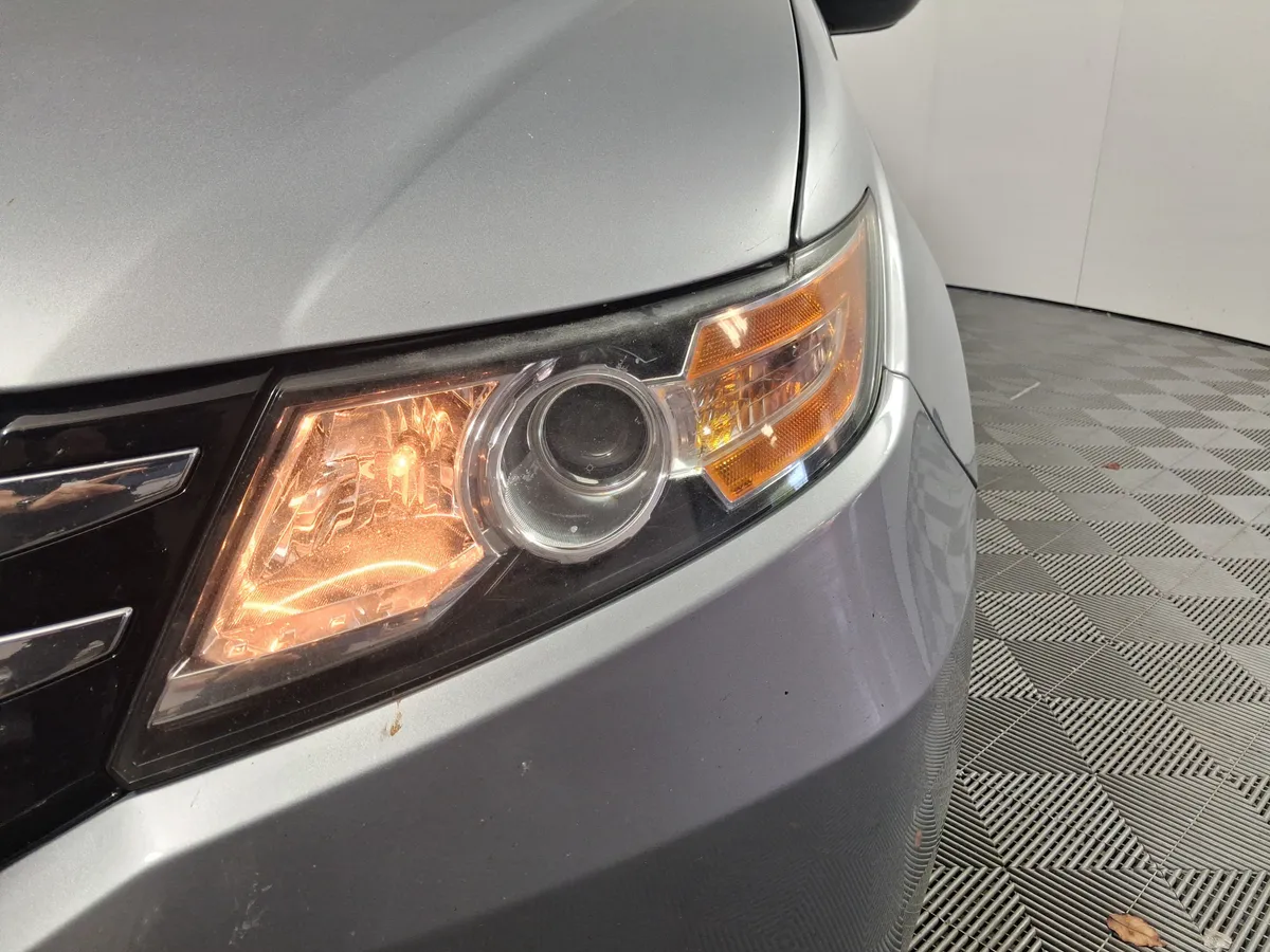 2016 Honda Odyssey LX thumbnail 5