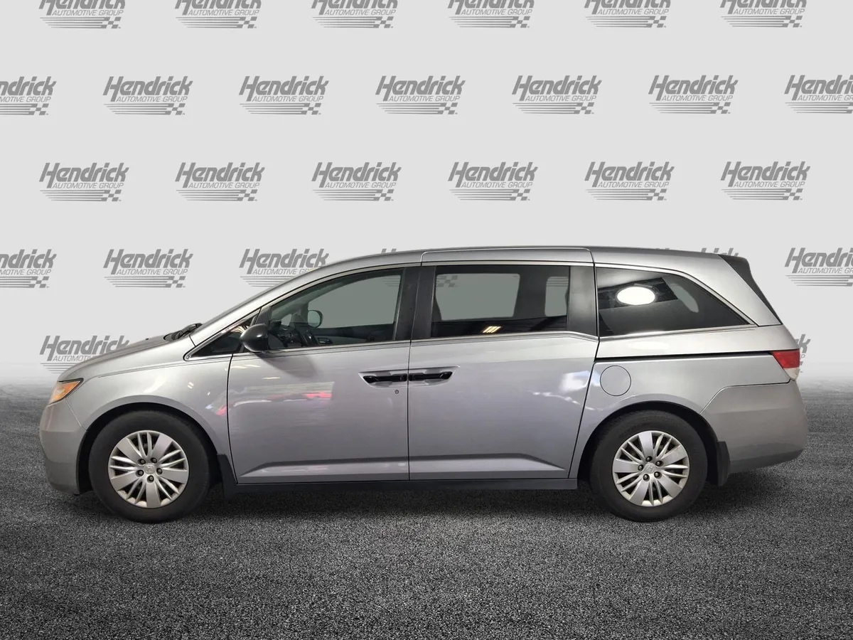 2016 Honda Odyssey LX thumbnail 6