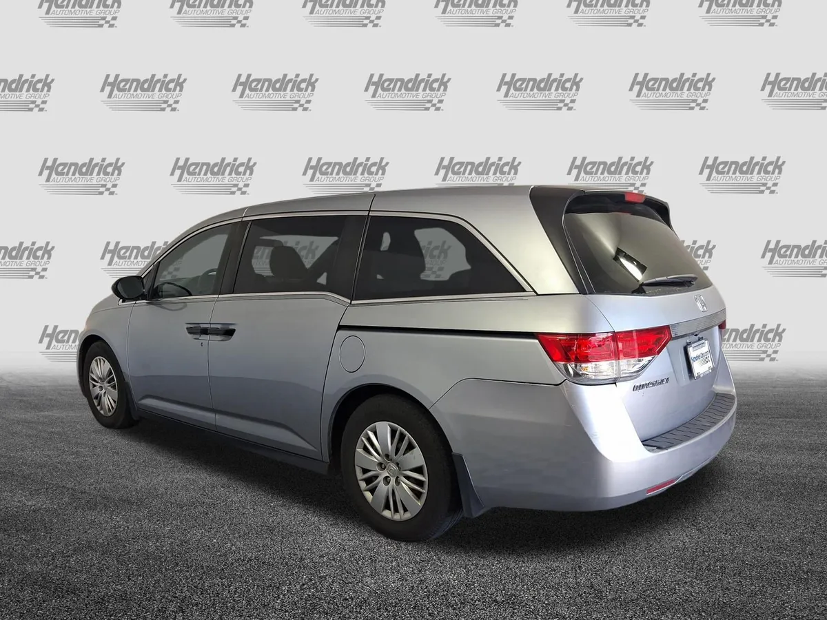 2016 Honda Odyssey LX thumbnail 7