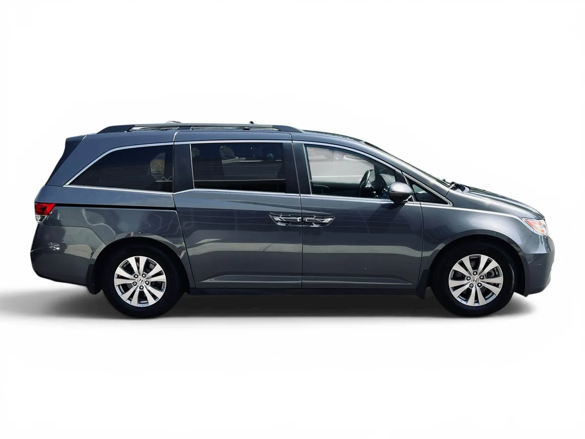2016 Honda Odyssey SE thumbnail 10