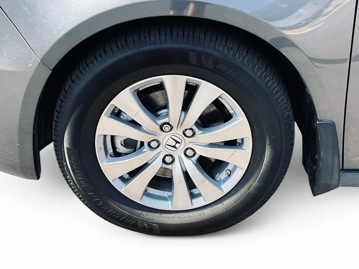 2016 Honda Odyssey SE thumbnail 11