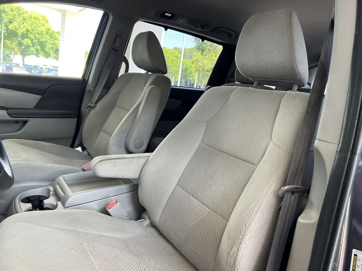 2016 Honda Odyssey SE thumbnail 15