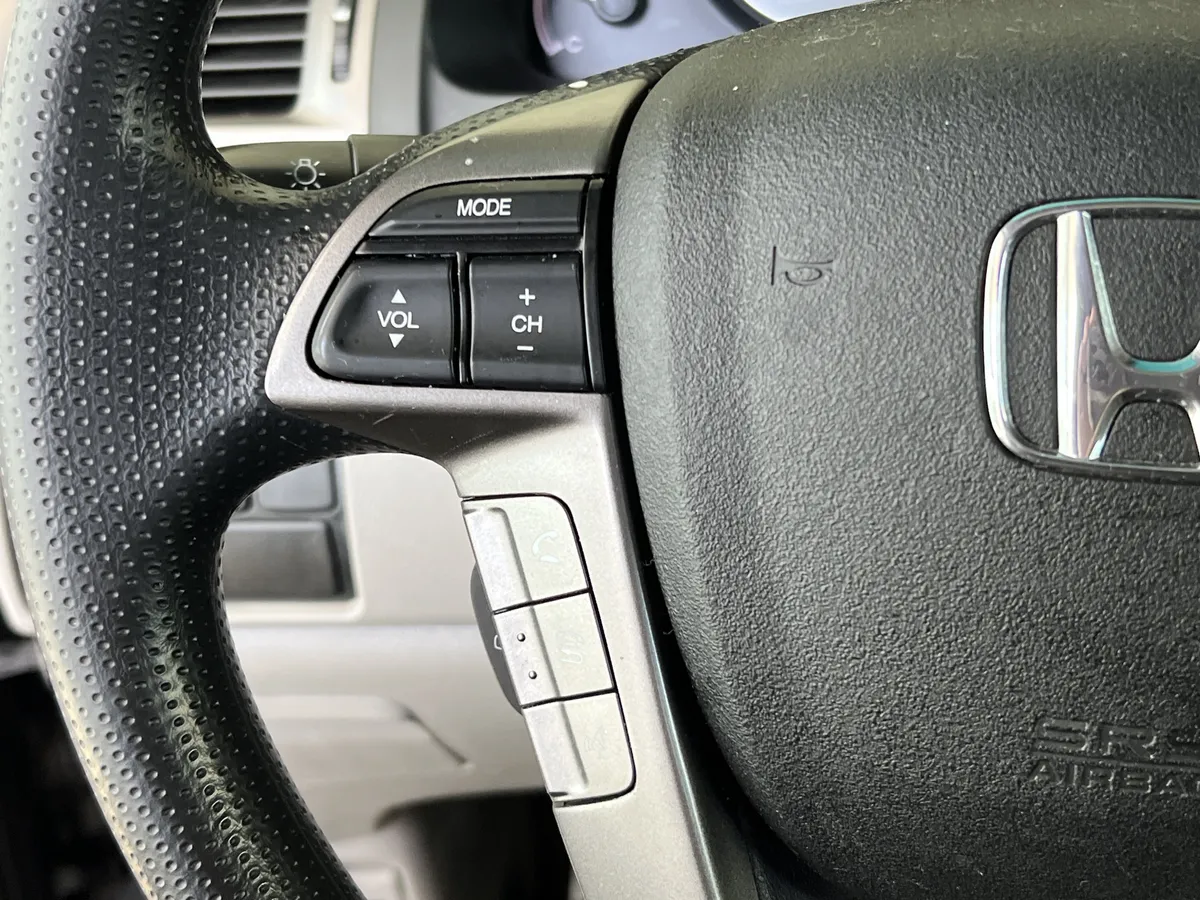 2016 Honda Odyssey SE thumbnail 18
