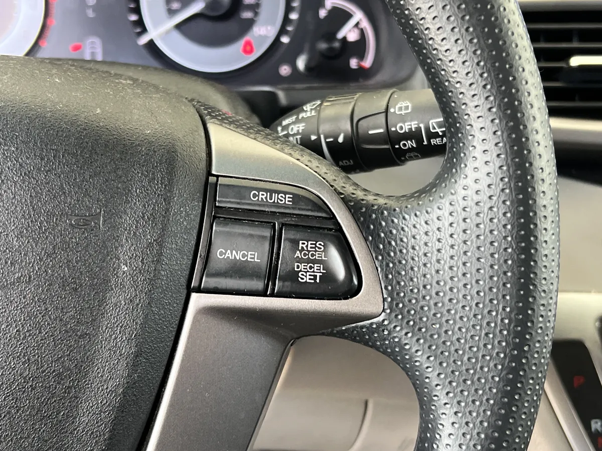 2016 Honda Odyssey SE thumbnail 19