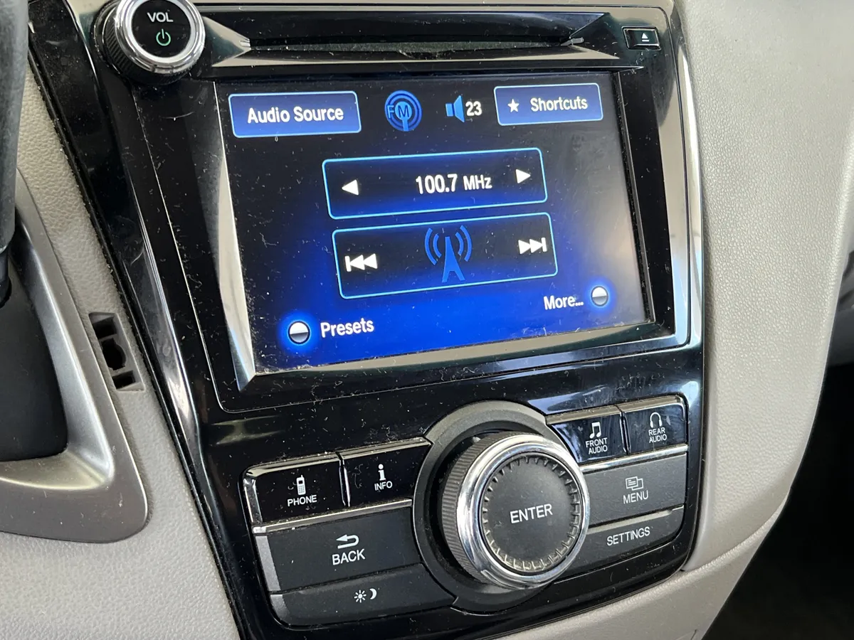 2016 Honda Odyssey SE thumbnail 22