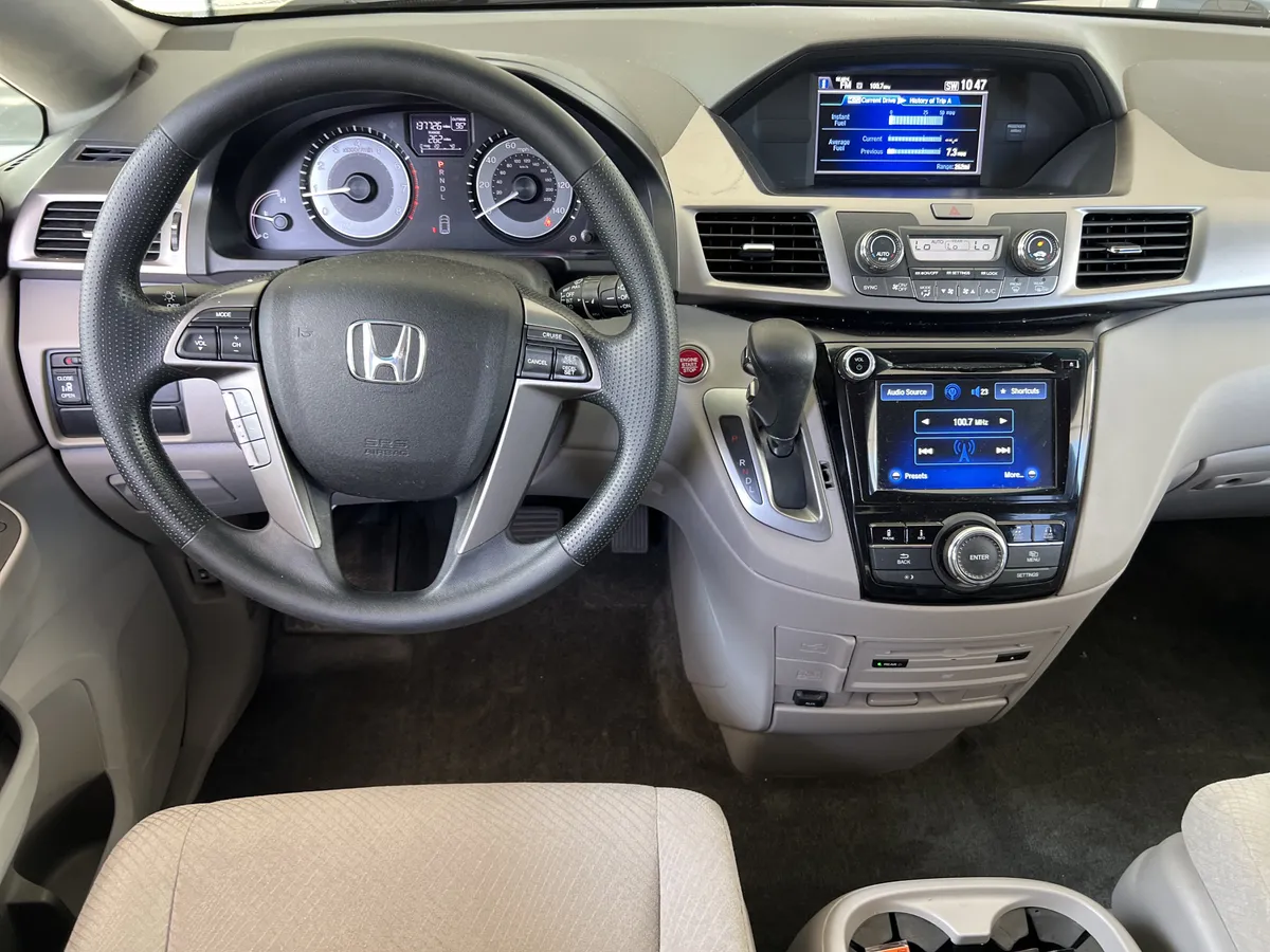 2016 Honda Odyssey SE thumbnail 28