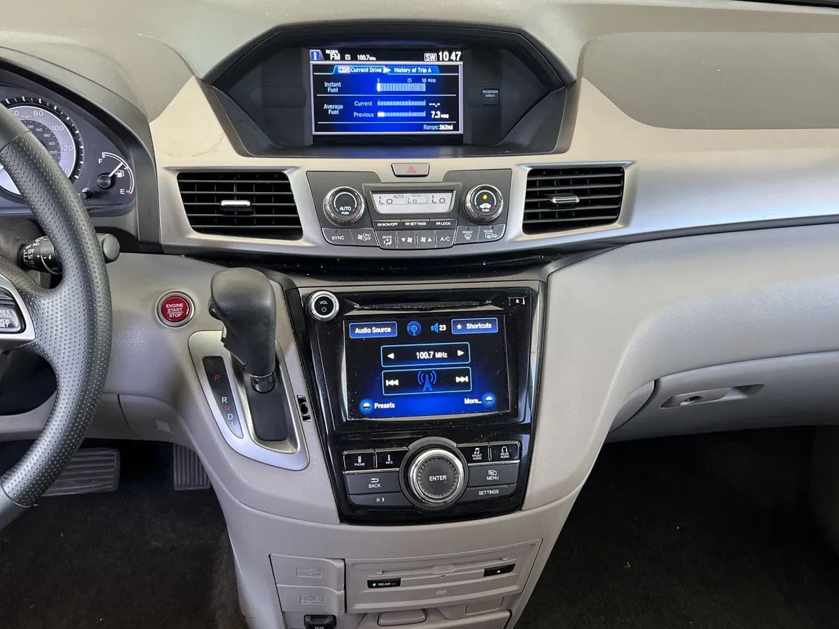 2016 Honda Odyssey SE thumbnail 29
