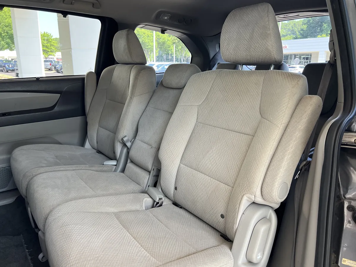 2016 Honda Odyssey SE thumbnail 30