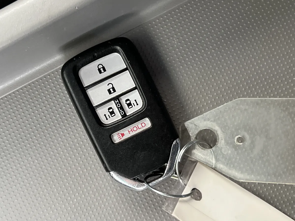 2016 Honda Odyssey SE thumbnail 36