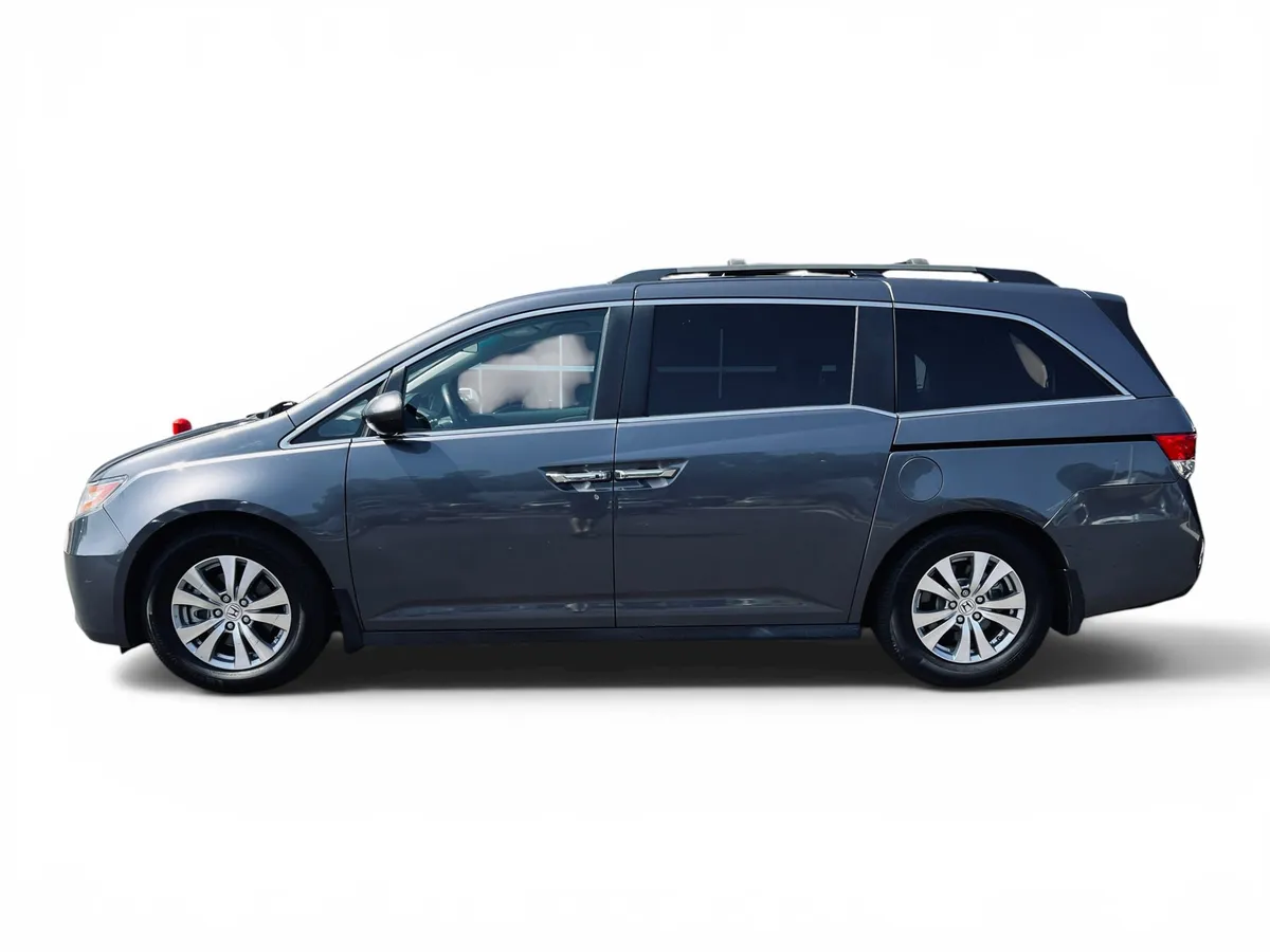 2016 Honda Odyssey SE thumbnail 6