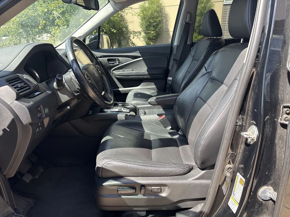 2016 Honda Pilot Elite thumbnail 15