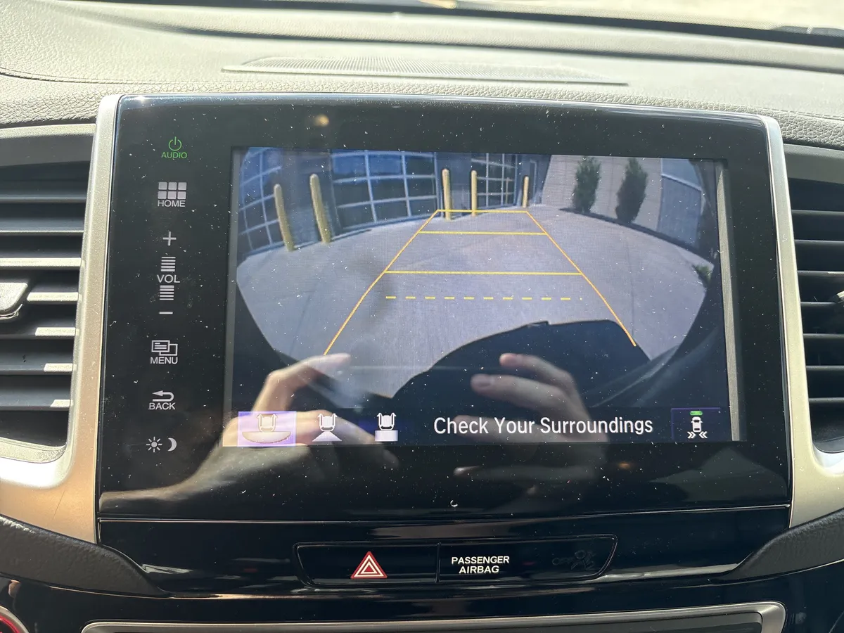 2016 Honda Pilot Elite thumbnail 24