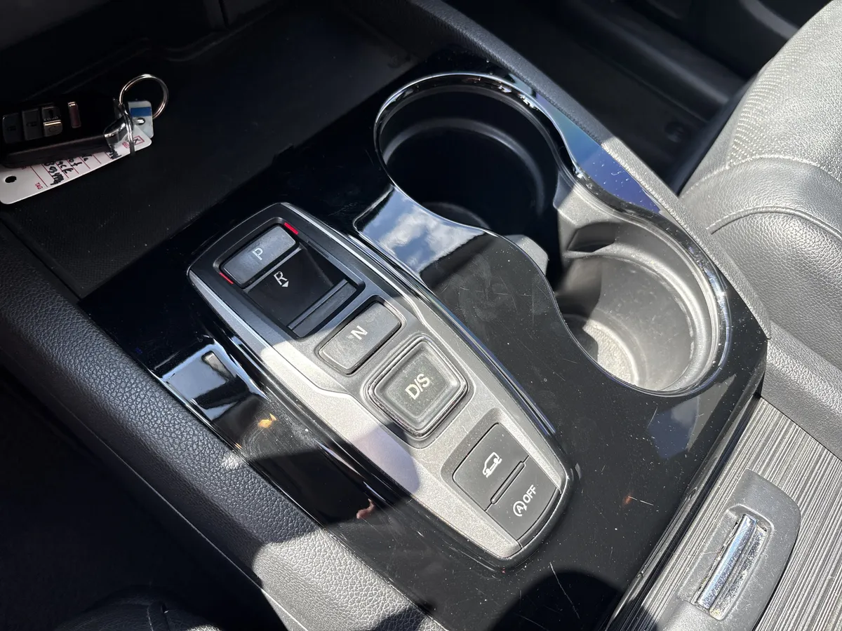 2016 Honda Pilot Elite thumbnail 25