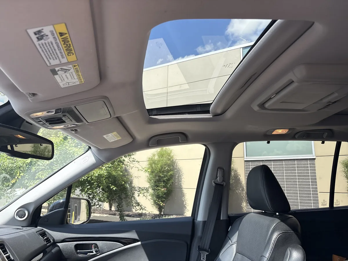 2016 Honda Pilot Elite thumbnail 27