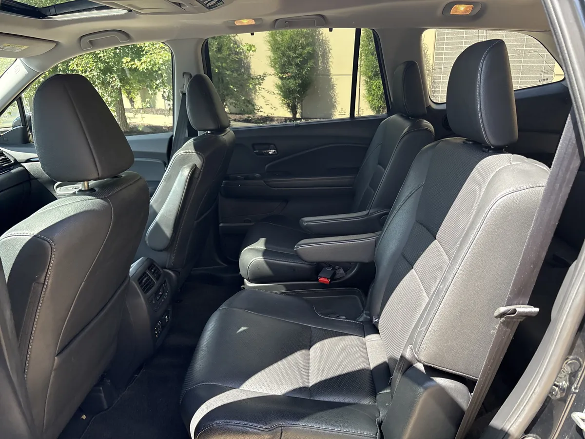 2016 Honda Pilot Elite thumbnail 30