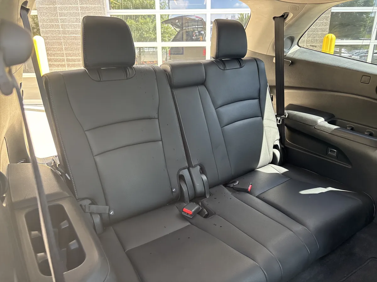 2016 Honda Pilot Elite thumbnail 31