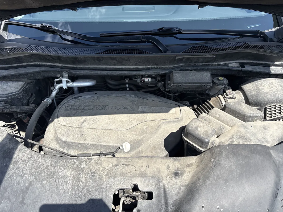 2016 Honda Pilot Elite thumbnail 34