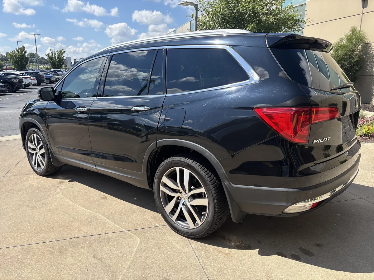 2016 Honda Pilot Elite thumbnail 7