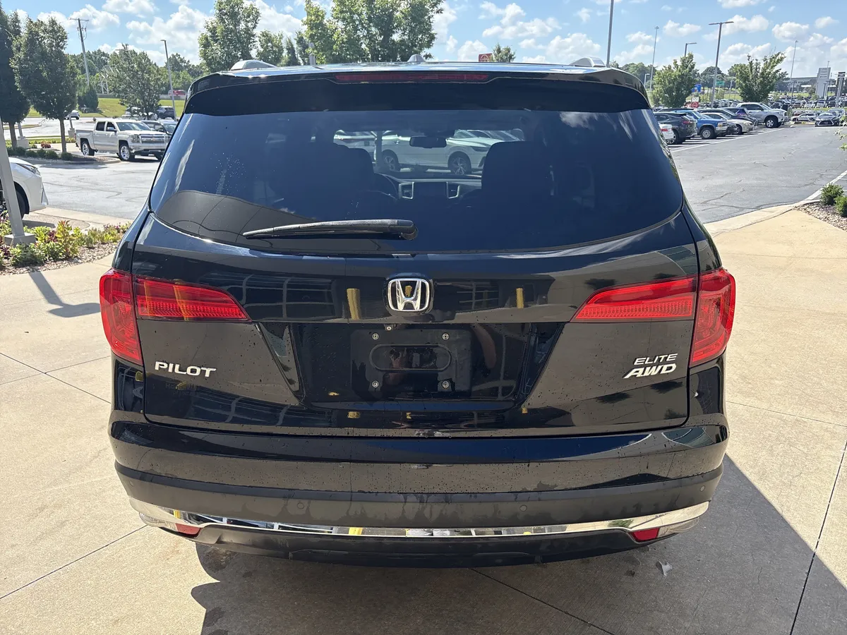 2016 Honda Pilot Elite thumbnail 8
