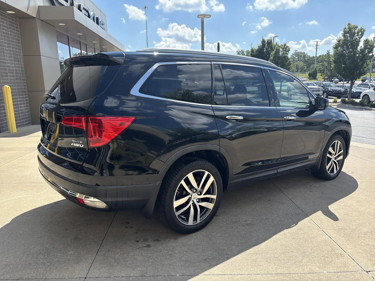 2016 Honda Pilot Elite thumbnail 9