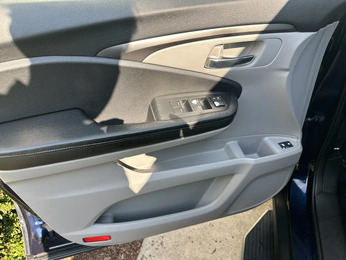 2016 Honda Pilot EX-L thumbnail 12