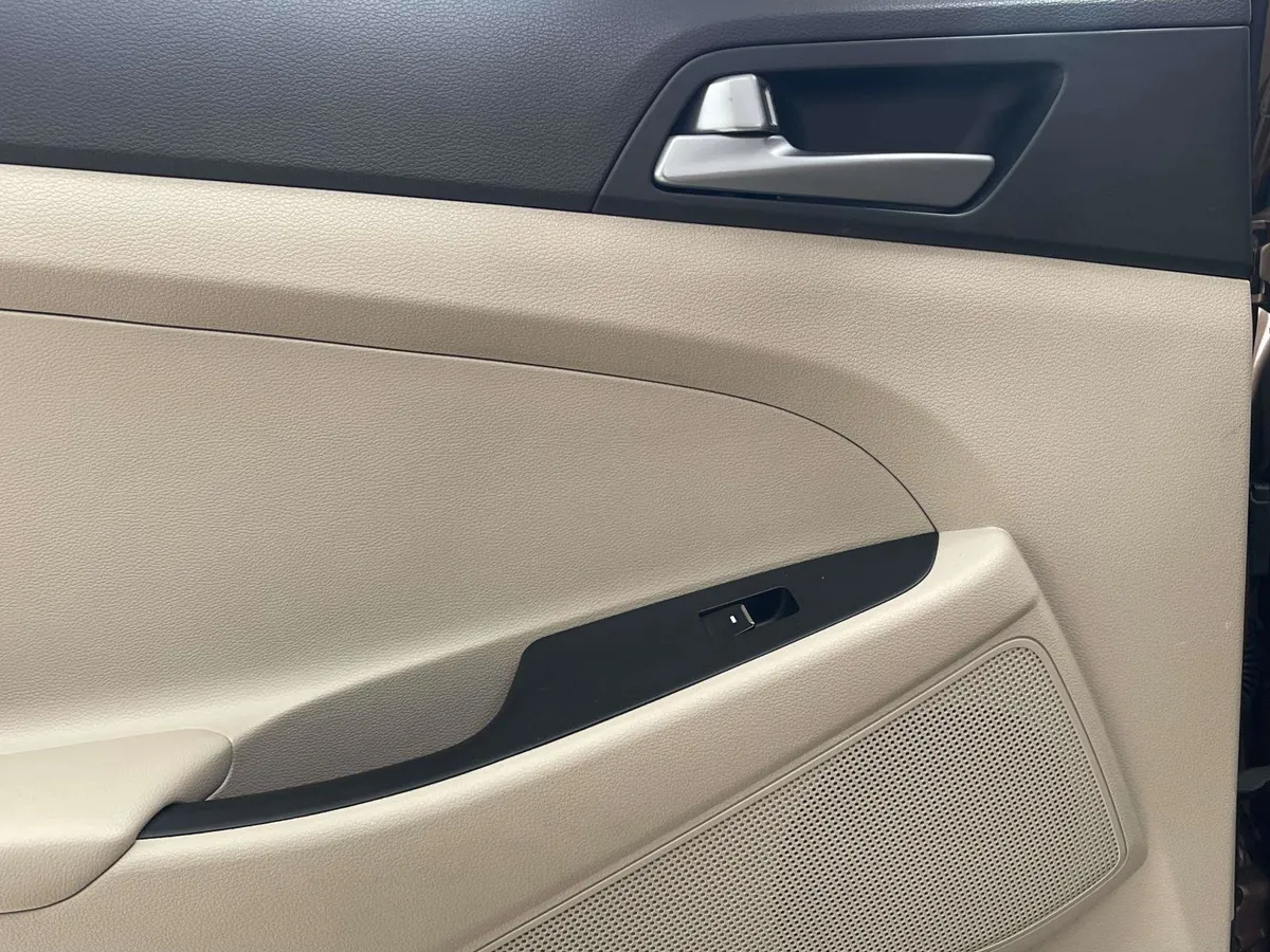 2016 Hyundai Tucson Limited thumbnail 16