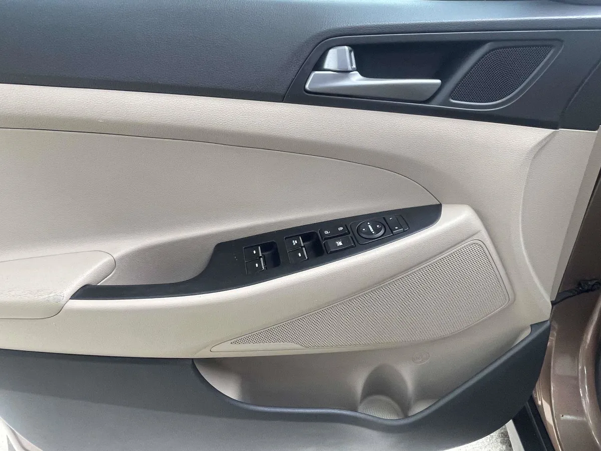 2016 Hyundai Tucson Limited thumbnail 19