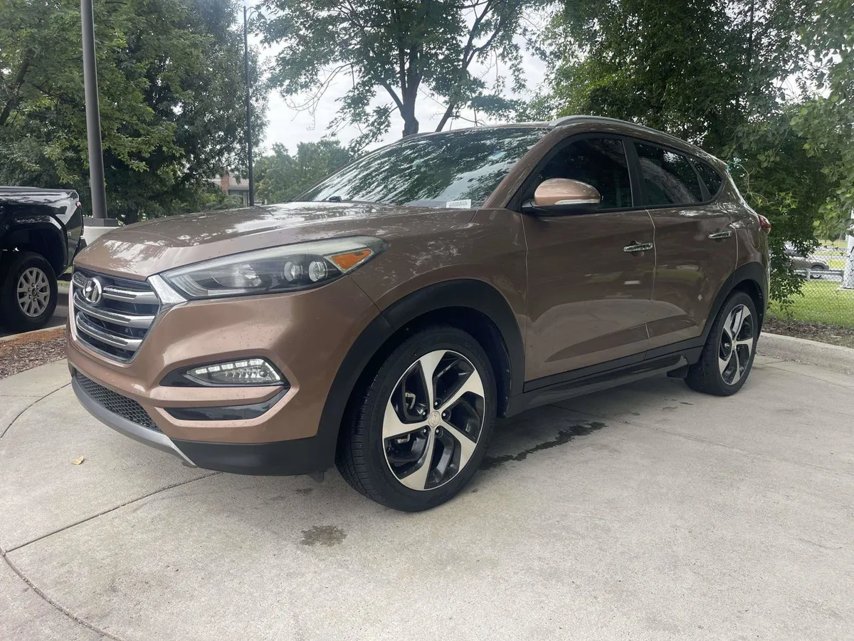 2016 Hyundai Tucson Limited thumbnail 4