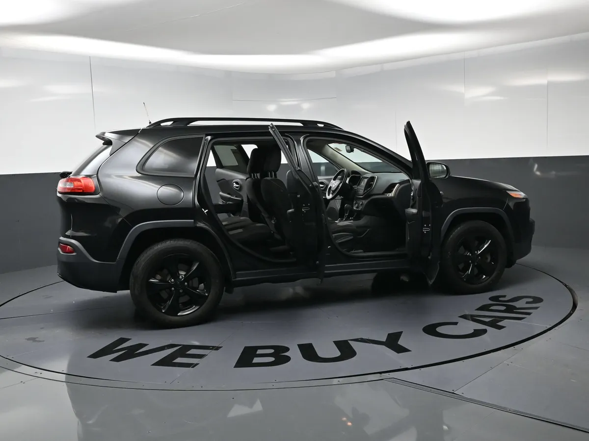 2016 Jeep Cherokee Altitude thumbnail 24