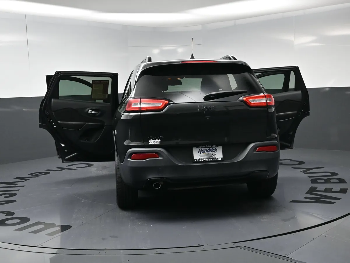 2016 Jeep Cherokee Altitude thumbnail 26
