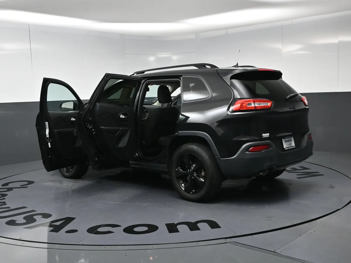 2016 Jeep Cherokee Altitude thumbnail 27