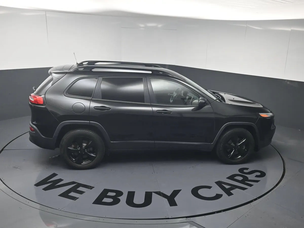 2016 Jeep Cherokee Altitude thumbnail 32