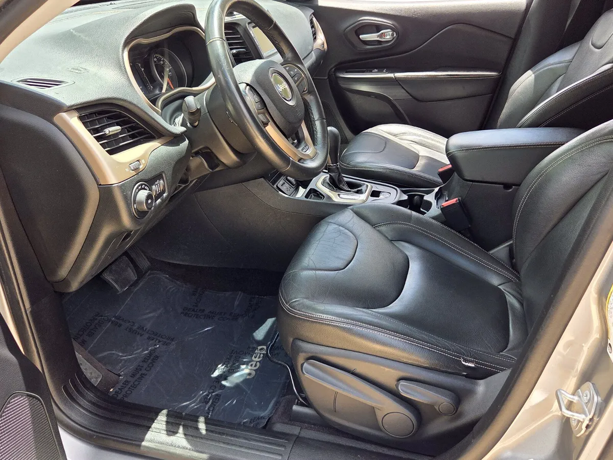 2016 Jeep Cherokee Latitude thumbnail 13