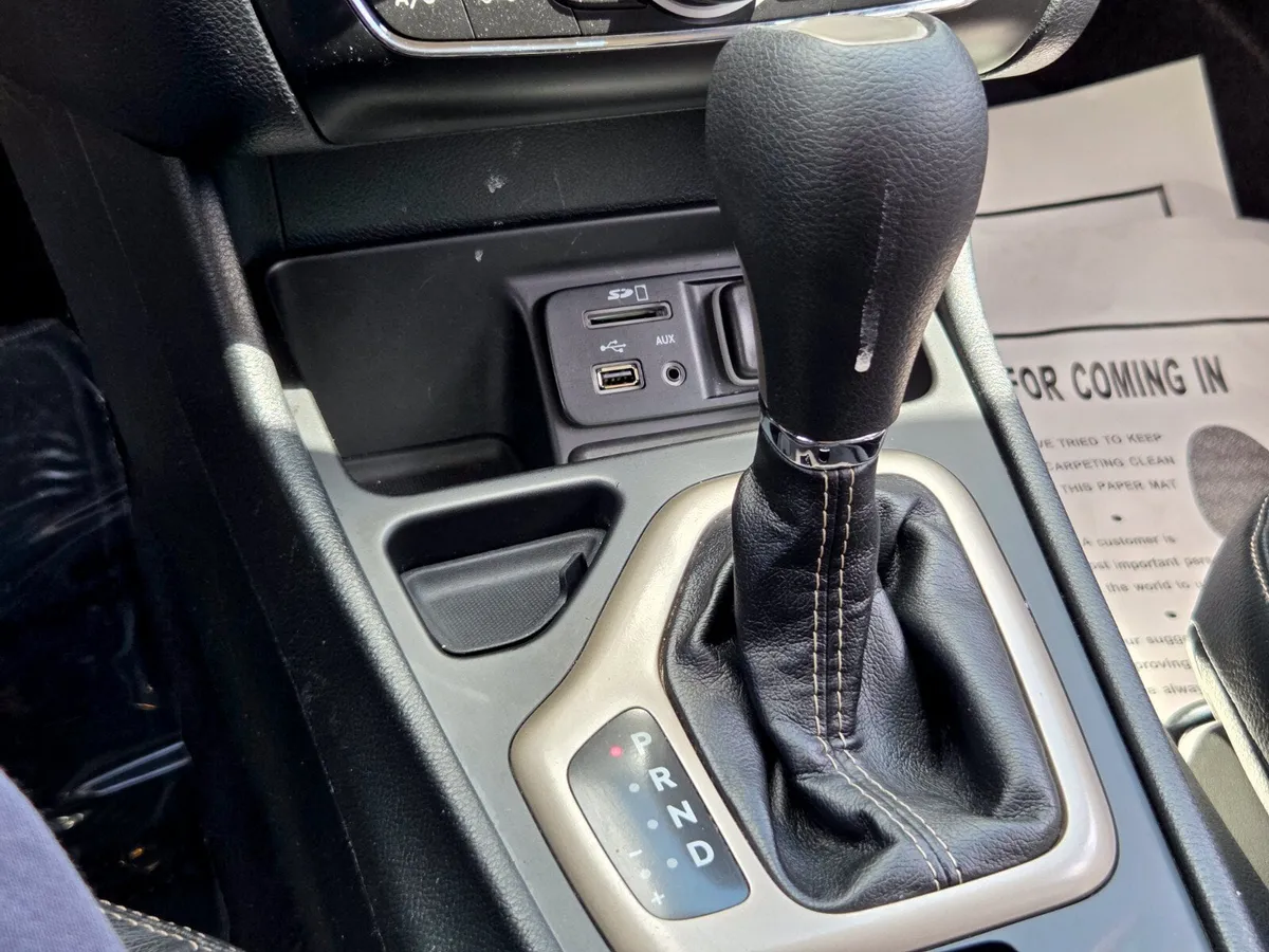 2016 Jeep Cherokee Latitude thumbnail 16