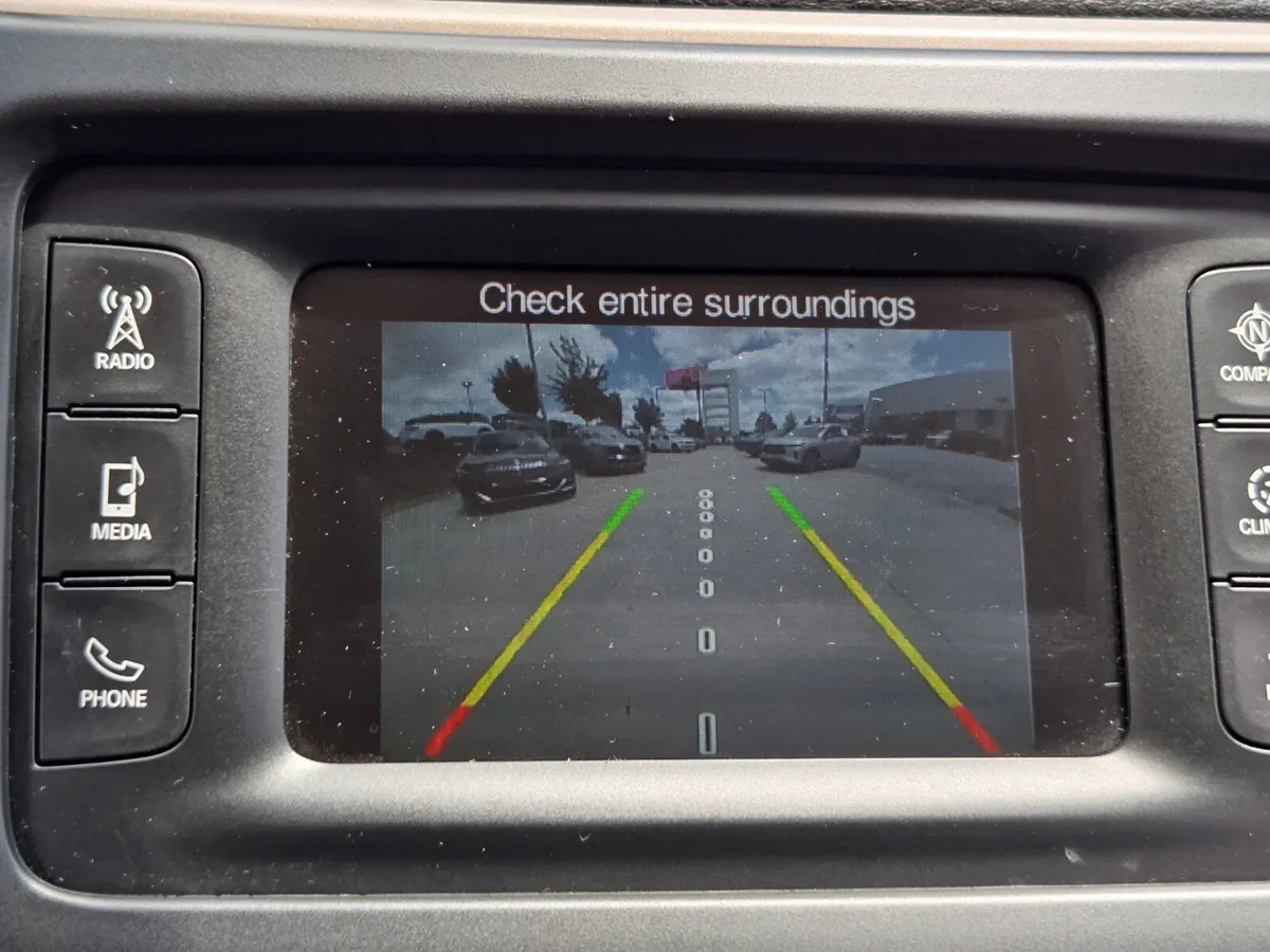 2016 Jeep Cherokee Latitude thumbnail 19