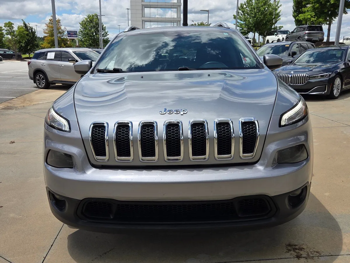 2016 Jeep Cherokee Latitude thumbnail 2