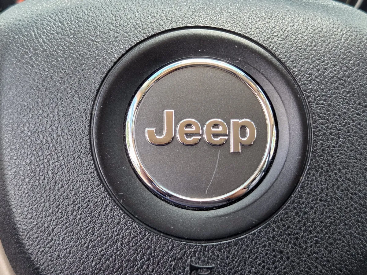 2016 Jeep Cherokee Latitude thumbnail 25