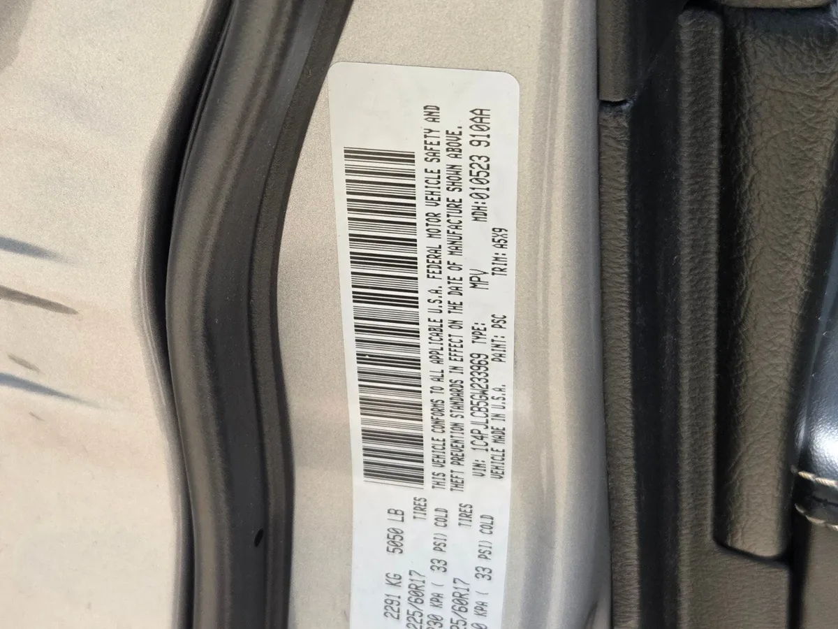 2016 Jeep Cherokee Latitude thumbnail 33